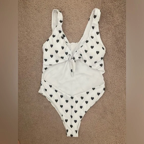 Cute women’s Black and white Heart print one piece monkini swimsuit Large L - Picture 3 of 9